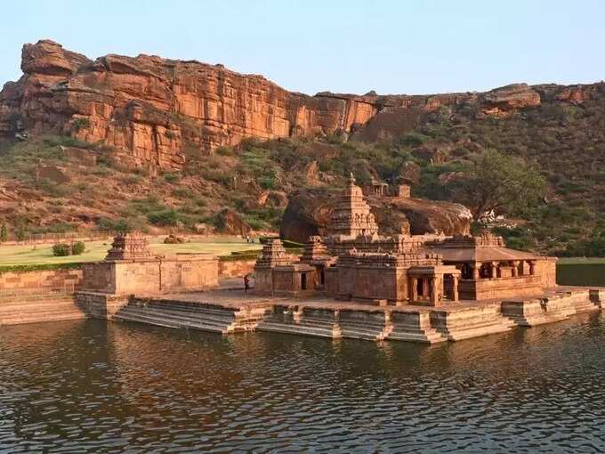 ​11. Badami Cave Temples - பாதாமி குடைவரைக் கோயில்கள்: