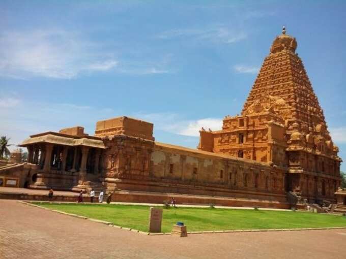 ​2.BRIHADEESWARAR TEMPLE - பிரகதீஸ்வரர் கோயில்