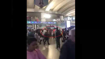 दिल्ली मेट्रोत गोली मारोचे नारे, ६ जण ताब्यात