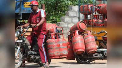 खुशखबरी: 6 महीने तक लगातार महंगा होने के बाद सस्ता हुआ LPG सिलिंडर