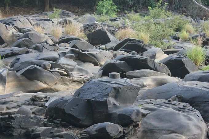 ​ಬಂಡೆಗಳ ಮೇಲೆ ಲಿಂಗಗಳ ಕೆತ್ತನೆ