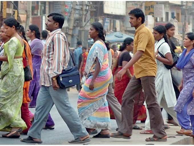 ಸರಕು ಸಾಗಣೆ ಬಸ್‌ಗಳನ್ನೇ ಅವಲಂಬಿಸಿರುವ ಬಹುತೇಕರು