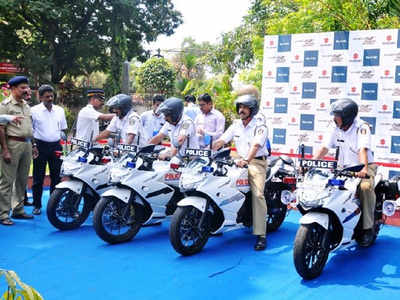 ഇനി കോഴിക്കോട്ടെ ട്രാഫിക്ക് പോലീസ് റോന്തുചുറ്റും സുസുക്കി ജിക്സർ SF 250യിൽ