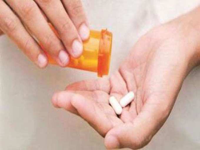 ​9. मिथक: ऐंटिबायॉटिक्स दवाएं कोरोना से बचा सकती हैं