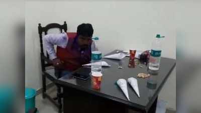 अयोध्या नगर निगम के ऑफिस में ड्यूटी के दौरान शराब पीते नजर आए अधिकारी, जांच के आदेश