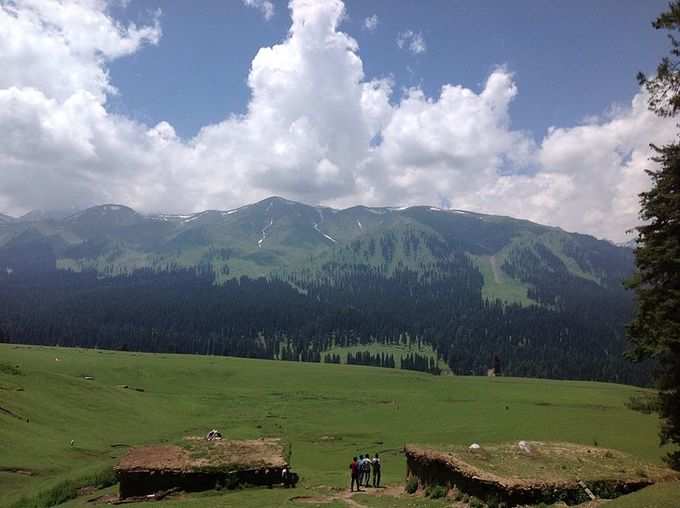 ​ಸ್ಥಳೀಯರಿಗೆ ಗಿಫ್ಟ್ ಕೊಡಿ