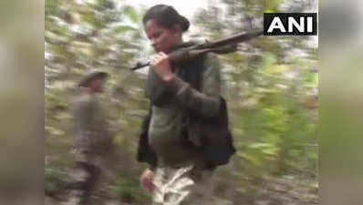 नक्षलवाद्यांशी लढा देतेय ही आठ महिन्यांची गर्भवती