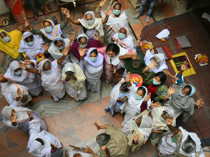 वृंदावन की विधवा होली रद्द