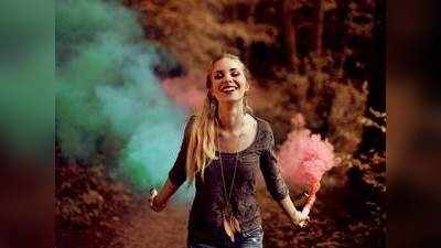 Amazon से खरीदें ये इको फ्रेंडली Holi Smoke, वो भी डिस्काउंट के साथ