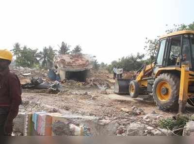 ಬೆಂಗಳೂರು ಮೆಟ್ರೊ ಕಾಮಗಾರಿಗಾಗಿ ದೇಗುಲ ತೆರವು; ಮುಂಜಾನೆ 5 ಗಂಟೆಗೆ ಜೆಸಿಬಿ ಕಾರ್ಯಾಚರಣೆ