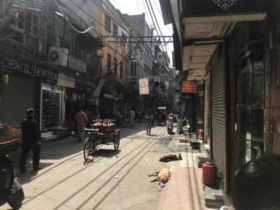 दंगों के बाद बाजारों में अब कोरोना का कहर