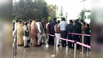 मध्‍य प्रदेश: राज्‍यपाल ने 6 मंत्रियों को हटाया, कमलनाथ बोले- फ्लोर टेस्‍ट के लिए तैयार