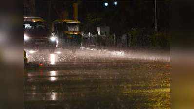 दिल्ली-NCR में रिमझिम बारिश, ठहर गई ठंड