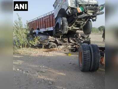 ఘోర ప్రమాదం: జీపును ఢీకొట్టిన ట్రక్.. 11 మంది మృతి