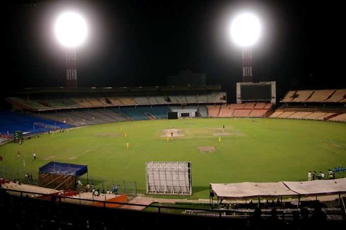 ಹೊನಲು ಬೆಳಕಿನಡಿ ಕ್ರೀಡಾಂಗಣದ ನೋಟ