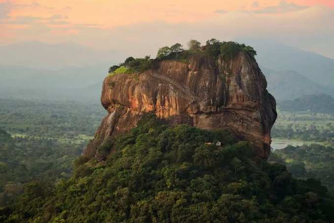 കശ്യപരാജാവിന്റെ ആനന്ദ ഭവനം