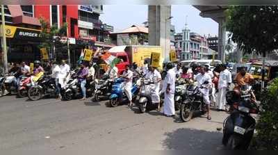 ഇന്ധനവിലവർധനവിനെതിരെ യൂത്ത് കോൺഗ്രസിന്‍റെ ചക്രസ്തംഭന സമരം