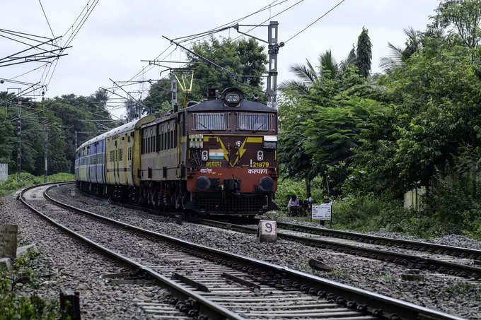 നിരവധി ട്രെയിനുകള്‍