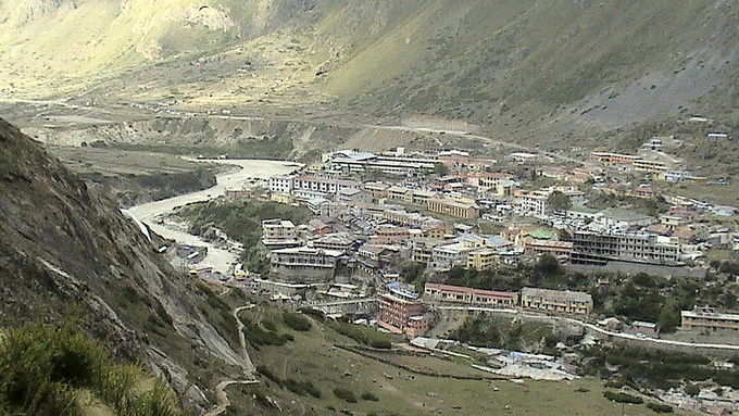 800px-Badrinath_Valley.jpg