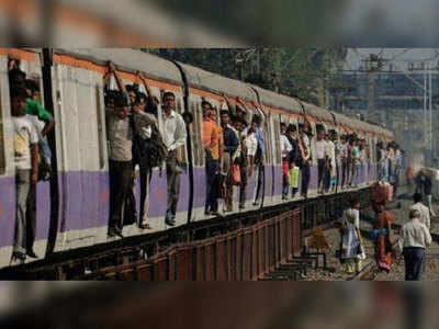 कोरोना: मुंबई, पुणे से मजदूरों का पलायन, रेलवे स्टेशनों पर उमड़ी भीड़
