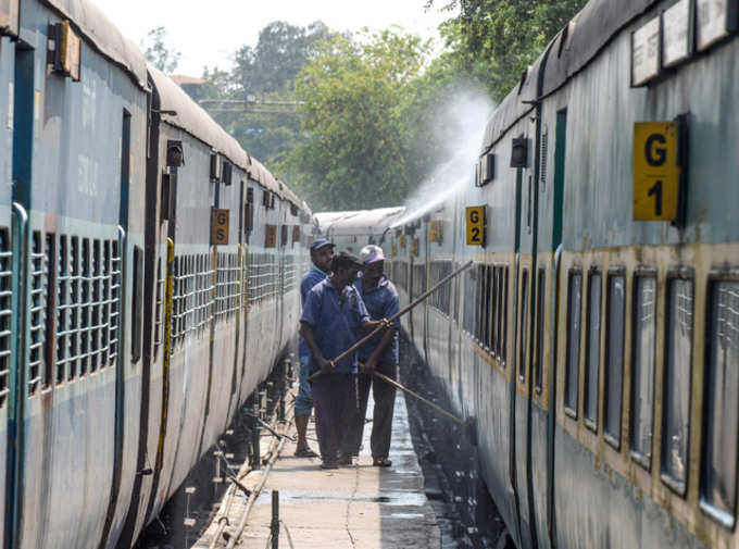 ​कोरोना के चलते आज 709 ट्रेनें रद्द