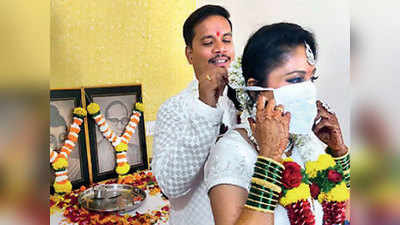 कोरोना के खौफ के बीच शादी: मास्क पहन दूल्हा-दुलहन ने पूरी की रस्म, 20 गेस्ट रहे शामिल