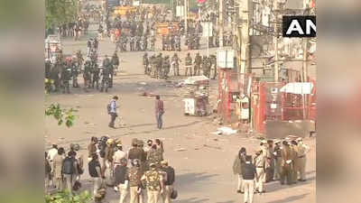 दिल्ली में कोरोना: पुलिस ने हटाए तंबू, भीड़ फिर पहुंची शाहीन बाग