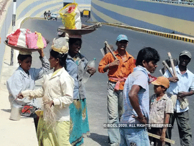 हातावर पोट असलेल्यांना महिनाभराचा शिधा मोफत द्या