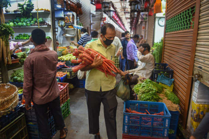 മുംബൈയില്‍ ഡോര്‍ ഡെലിവറി സജീവം