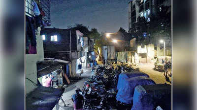 बड़ी चुनौतीः खतरनाक कोरोना पहुंचा मुंबई की झुग्गी जहां सोशल डिस्टेंस नामुमकिन
