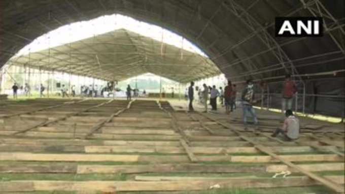 असम सरकार ने गुवाहाटी के इंदिरा गांधी ऐथलेटिक्स स्टेडियम में आइसोलेशन सेंटर बनाना शुरू कर दिया है।