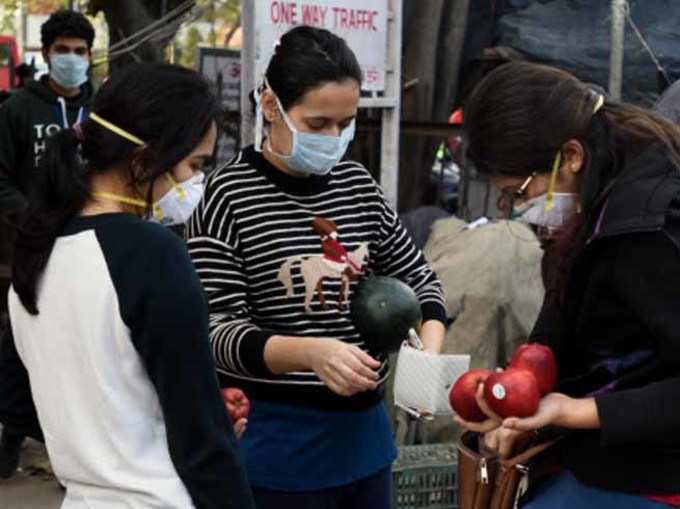 अपनों की सुरक्षा के लिए अपनों से दूर