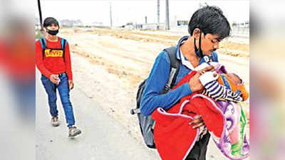 गोद में 7 महीने की बच्ची और अभी एक हफ्ते और चलना है,जानें दिल्ली-NCR के मजदूरों की रुला देने वाली कहानियां