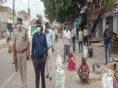 गरीबों और वंचितों के लिए वरदान बनकर आया बस्ती प्रशासन, खोला गया खाद्यान्न बैंक