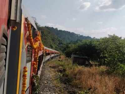 ಕೂಡಗಿ ರೈಲು ಹಳಿ ಕೆಳಮಾರ್ಗದಲ್ಲಿ ವೇಗ ಪಡೆದ ಕೆಲಸ, 

ಕೊರೊನಾದಿಂದ ಕಾಮಗಾರಿ ಚುರುಕು!