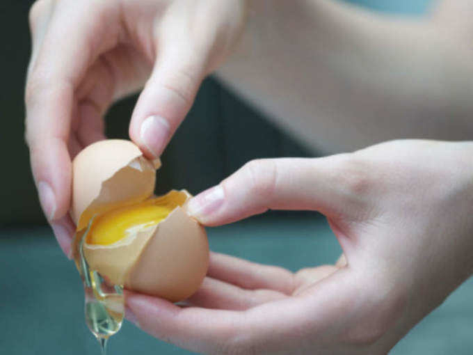 आंखों की सूजन दूर करने के लिए अंडे