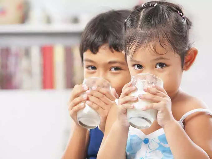 Kids drinking milk