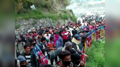 लॉकडाउन: धारचूला के नजदीक फंसे नेपाल के प्रवासी मजदूर, नियमों की उड़ीं धज्जियां