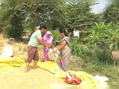 बळीराजाला सलाम; १ एकरातील धान्य केले दान!