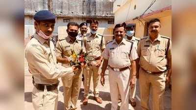 450 किमी. पैदल चल ड्यूटी पर पहुंचा पुलिस का ये जवान