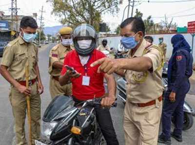 लॉकडाउन: घर से निकलने वालों से वसूले गए पांच लाख रुपये, 15 मुकदमे दर्ज, 16 गिरफ्तार