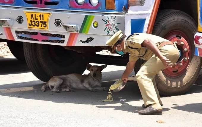 കാരുണ്യത്തിന്റെ കാക്കി കൈകള്‍