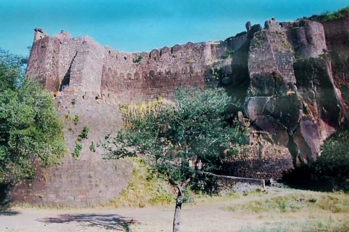 ​ಆಸಿರ್‌ಗಡ್ ಕೋಟೆ ಕಾಡುತ್ತಿದೆಯೇ?