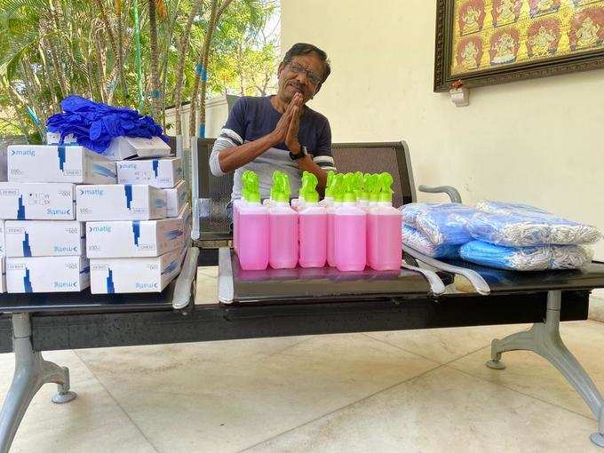 Bharathiraja donates sanitizers and masks to doctors, police and Sanitary workers