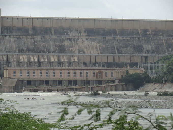 ​ಕೃಷ್ಣ ನದಿಗೆ ನಿರ್ಮಿಸಲಾಗಿದೆ