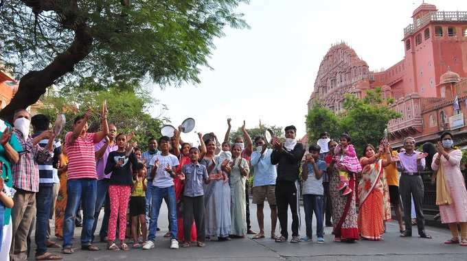 ​ಜನ ಬೀದಿಗಿಳಿದು ಮೆರವಣಿಗೆ ಮಾಡುವಂತೆ ಮಾಡಿದ್ದು ಯಾರು?