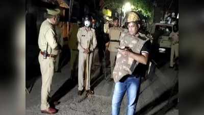 अलीगढ़: लॉकडाउन में नमाज रोकने गई पुलिस टीम पर पत्थरबाजी, 3 गिरफ्तार