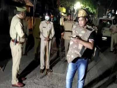 अलीगढ़: लॉकडाउन में नमाज रोकने गई पुलिस टीम पर पत्थरबाजी, 3 गिरफ्तार