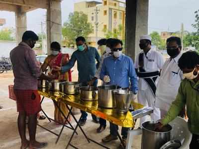 టీఆర్ఎస్ ఎంపీ ఉదారత, రోజూ వెయ్యి మందికి ఉచిత భోజనం