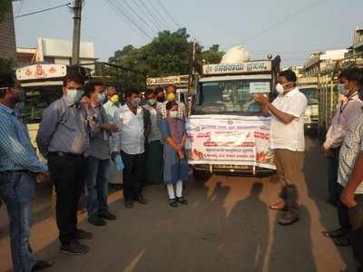 ಹೊಸಪೇಟೆ: ಮನೆ ಮನೆಗೆ ವಾಹನ ಮೂಲಕ ತರಕಾರಿ ಮಾರಾಟ